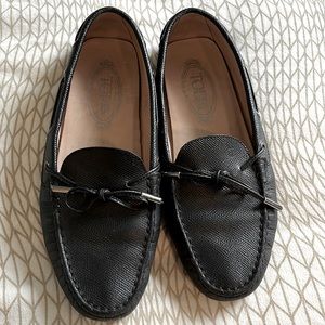 Tod’s Black Pebbled Leather Driving Moccasin Loafers